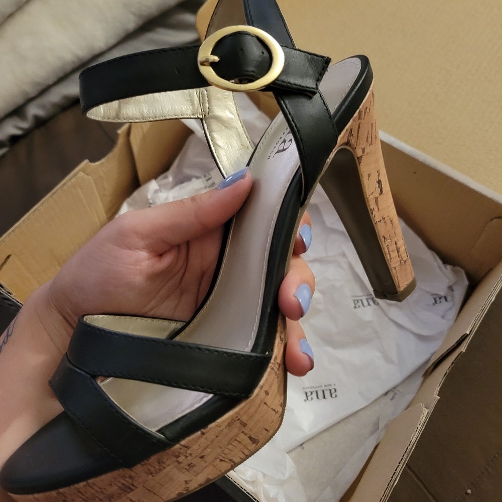 ❌️SOLD❌️Like new black heels